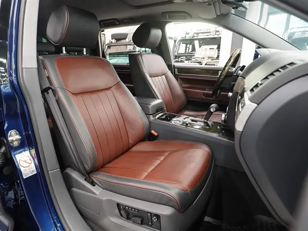 2008 Volkswagen Touareg 6.0L 450HP W12 6AT,autocango,china used car exporter,china ev exporter,chinese used car exporter,chinese used ev exporter