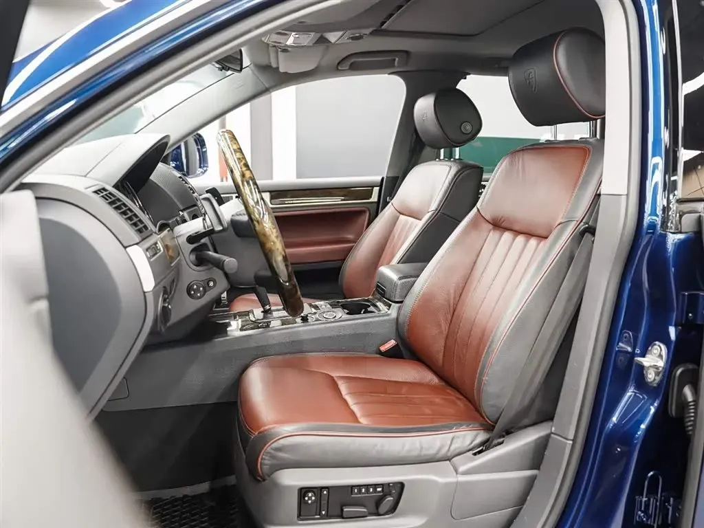2008 Volkswagen Touareg 6.0L 450HP W12 6AT,autocango,china used car exporter,china ev exporter,chinese used car exporter,chinese used ev exporter