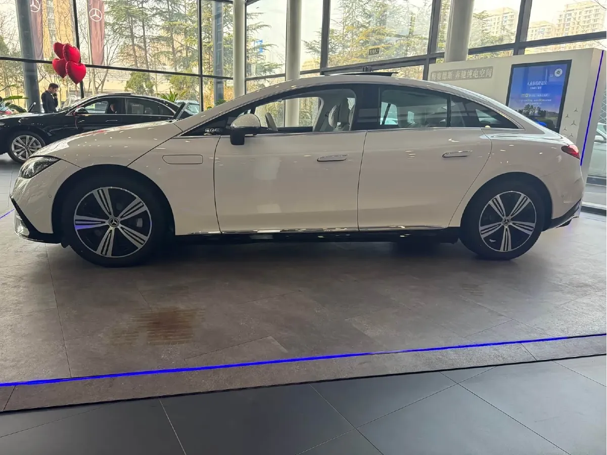 2025 Mercedes-Benz EQE Class BEV 96.1KWH,autocango,china used car exporter,china ev exporter,chinese used car exporter,chinese used ev exporter