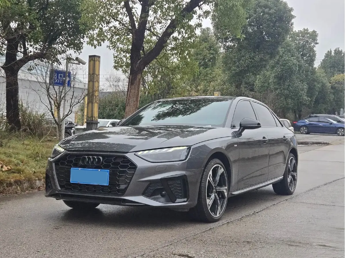 2025 Audi A4L 2.0T 190HP L4 7DCT