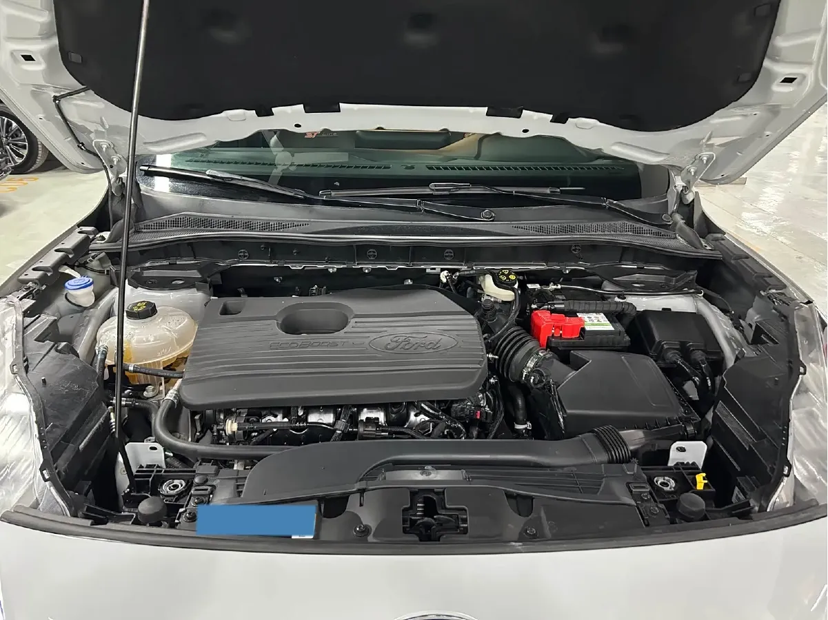 2024 Ford Escape 2.0T 248HP L4 8AT,autocango,china used car exporter,china ev exporter,chinese used car exporter,chinese used ev exporter