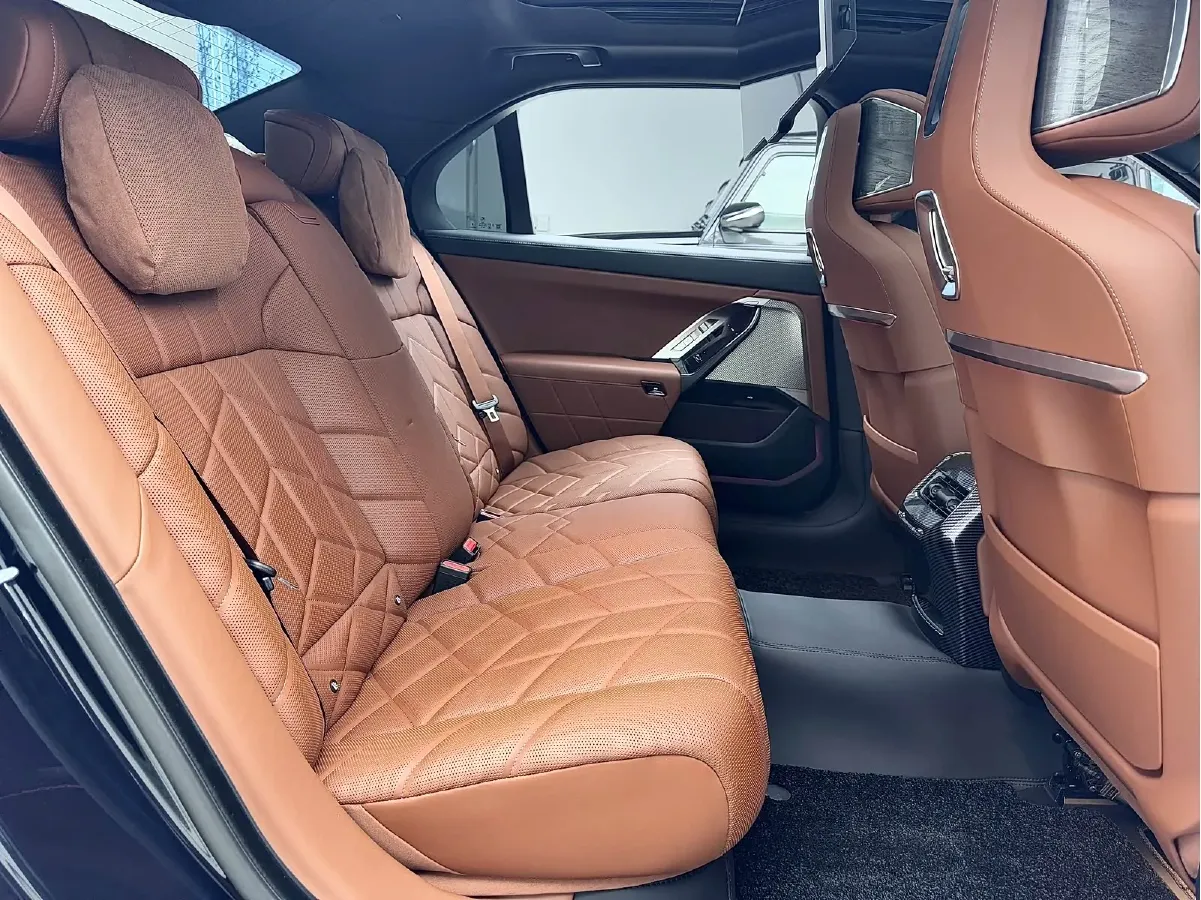 2023 BMW i7 BEV 101.7KWH,autocango,china used car exporter,china ev exporter,chinese used car exporter,chinese used ev exporter