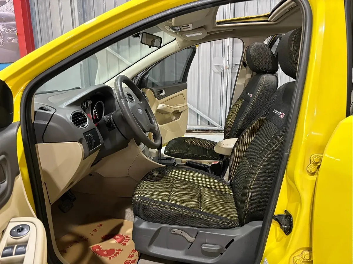 2011 Ford Focus 1.8L 124HP L4 4AT,autocango,china used car exporter,china ev exporter,chinese used car exporter,chinese used ev exporter