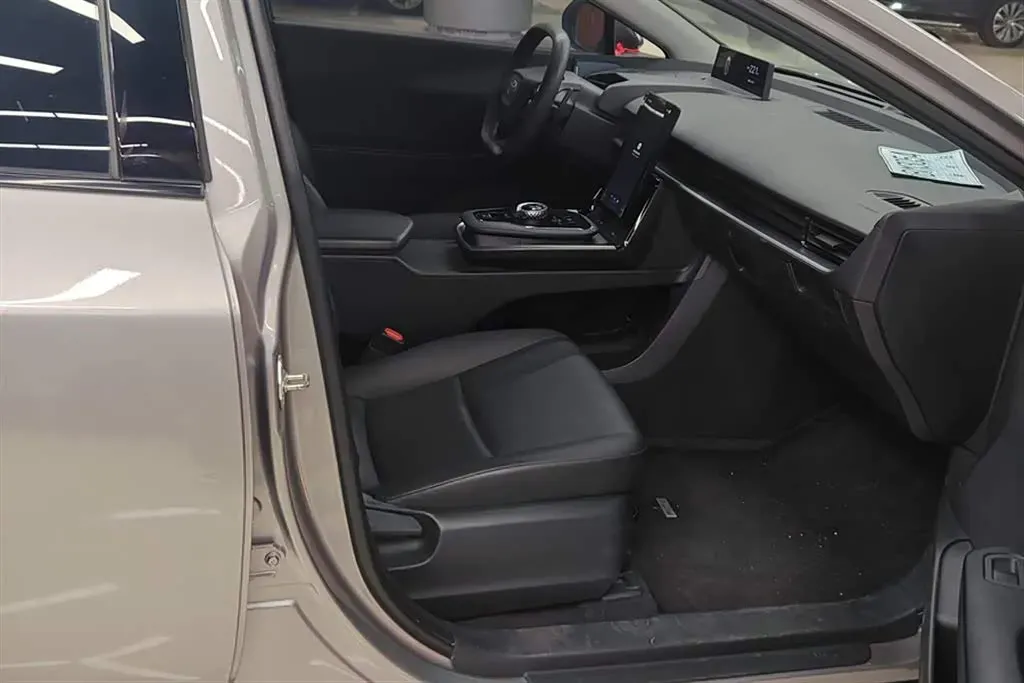 2023 Toyota bZ3 BEV 49.92KWH,autocango,china used car exporter,china ev exporter,chinese used car exporter,chinese used ev exporter