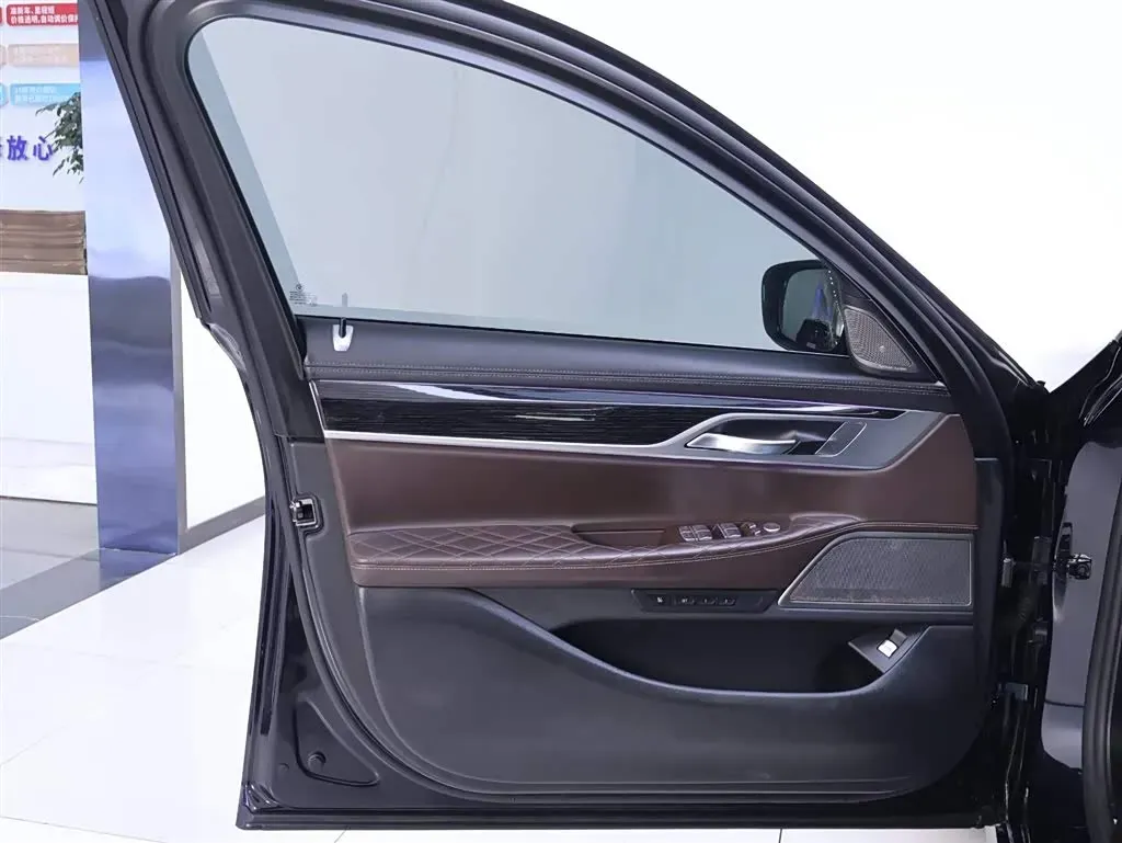 2019 BMW 7 Series 3.0T 340HP L6 8AT,autocango,china used car exporter,china ev exporter,chinese used car exporter,chinese used ev exporter