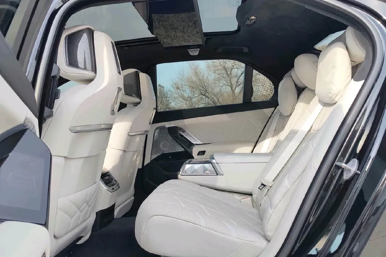 2023 BMW BEV 101.7KWH,autocango,china used car exporter,china ev exporter,chinese used car exporter,chinese used ev exporter