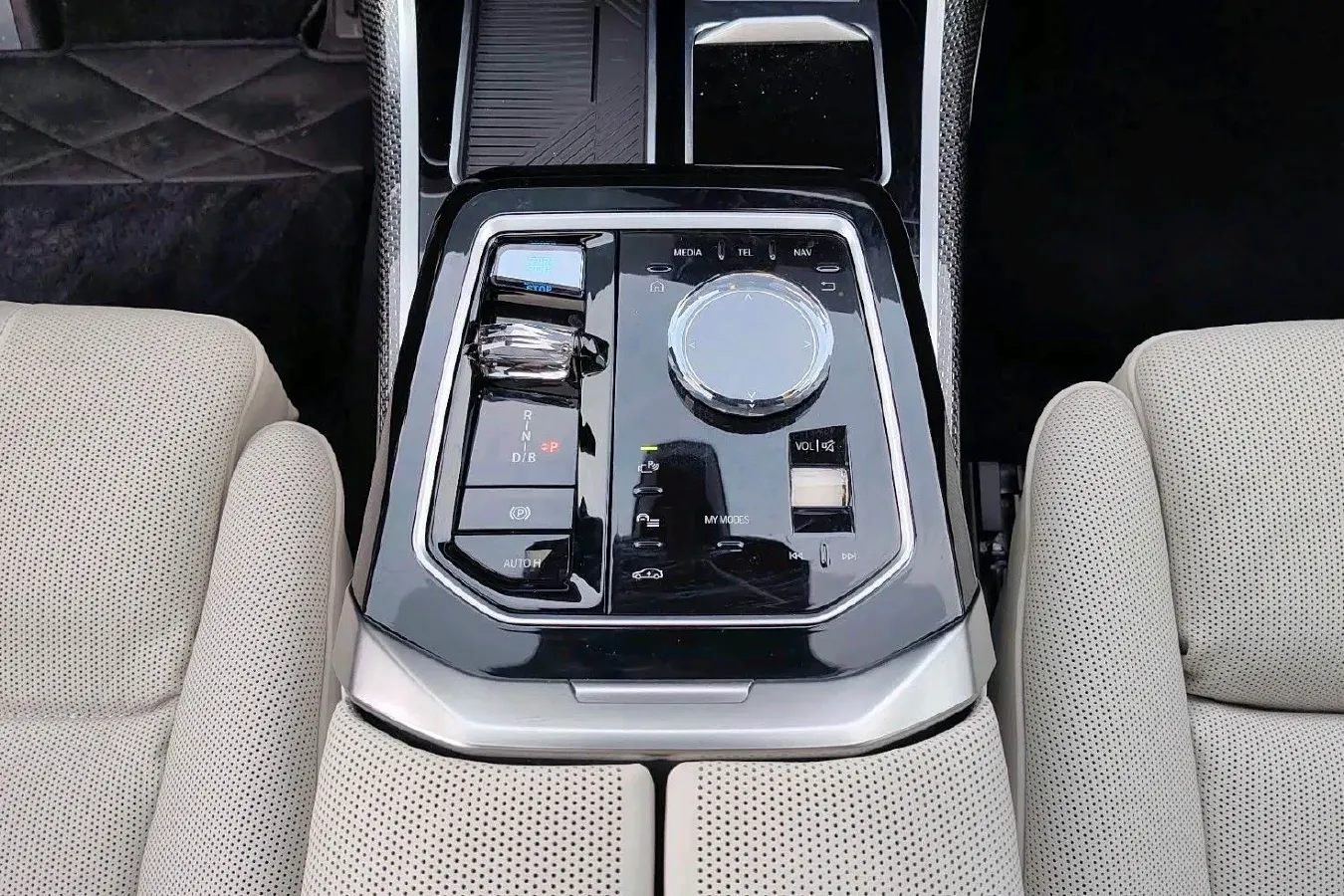 2023 BMW BEV 101.7KWH,autocango,china used car exporter,china ev exporter,chinese used car exporter,chinese used ev exporter