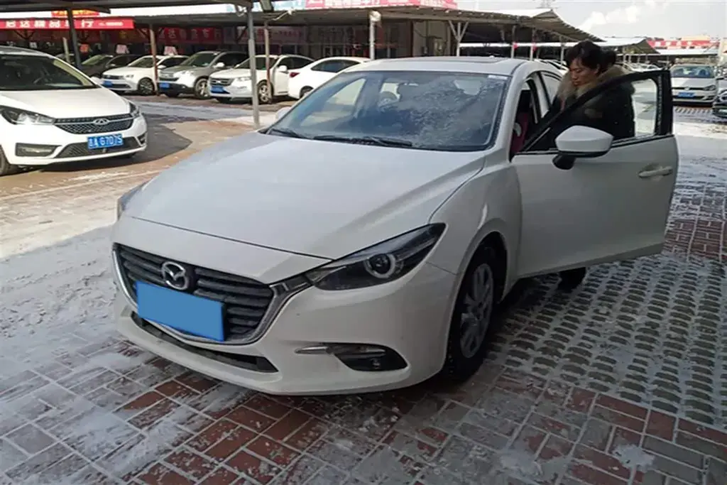 2017 Mazda 3 Axela 1.5L 117HP L4 6AT