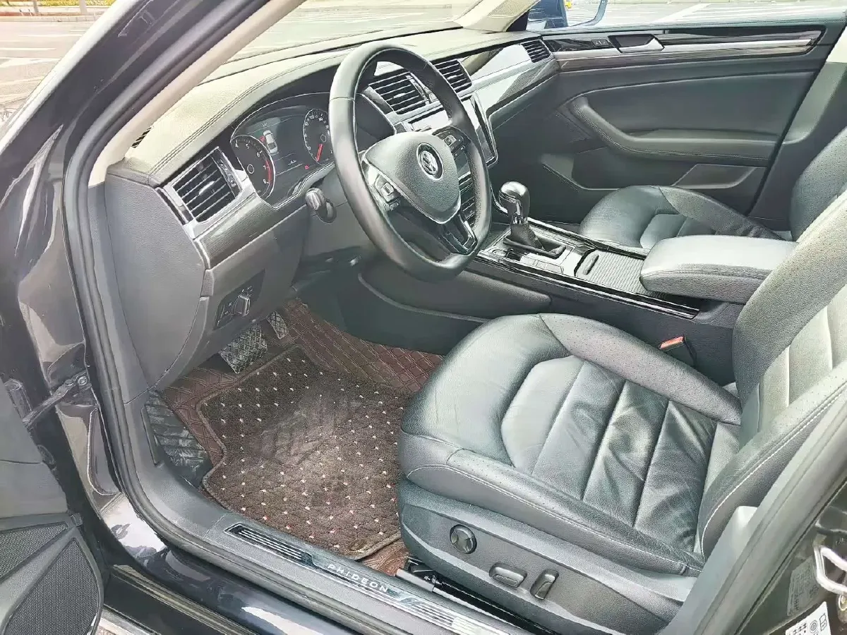 2018 Volkswagen Phideon 2.0T 224HP L4 7DCT,autocango,china used car exporter,china ev exporter,chinese used car exporter,chinese used ev exporter