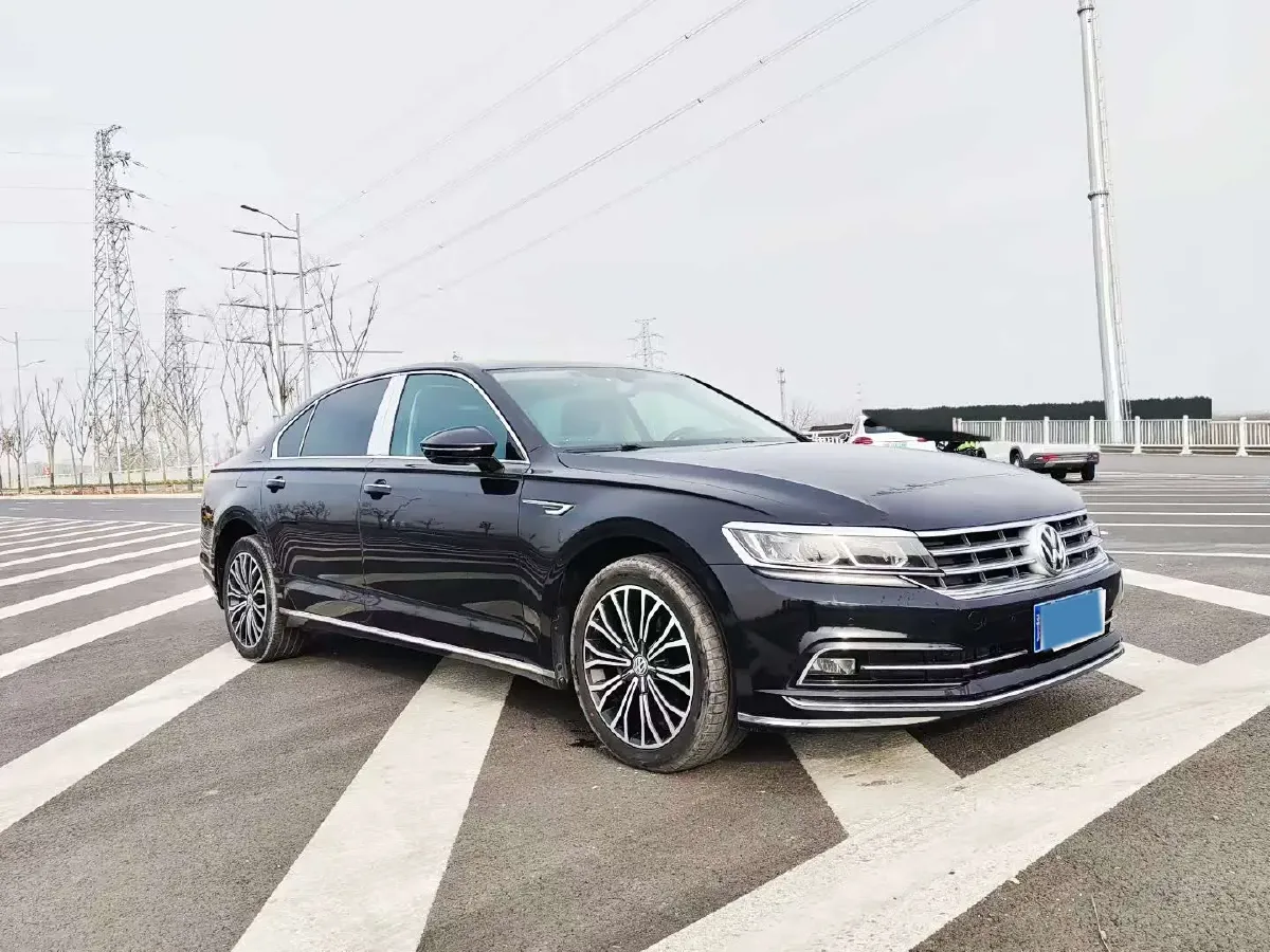 2018 Volkswagen Phideon 2.0T 224HP L4 7DCT,autocango,china used car exporter,china ev exporter,chinese used car exporter,chinese used ev exporter