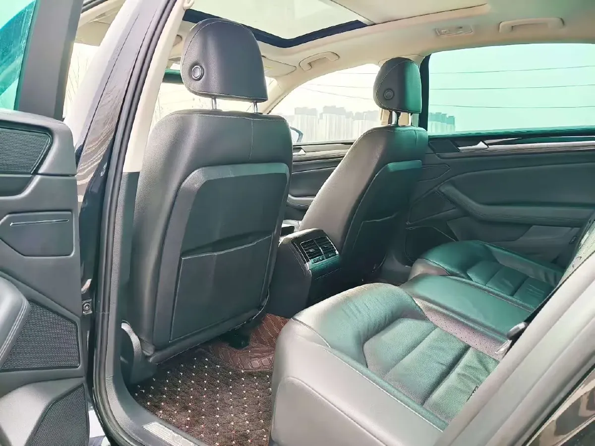 2018 Volkswagen Phideon 2.0T 224HP L4 7DCT,autocango,china used car exporter,china ev exporter,chinese used car exporter,chinese used ev exporter