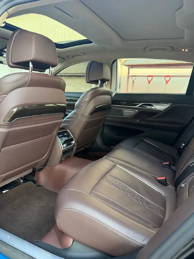 2019 BMW 7 Series 2.0T 265HP L4 8AT,autocango,china used car exporter,china ev exporter,chinese used car exporter,chinese used ev exporter