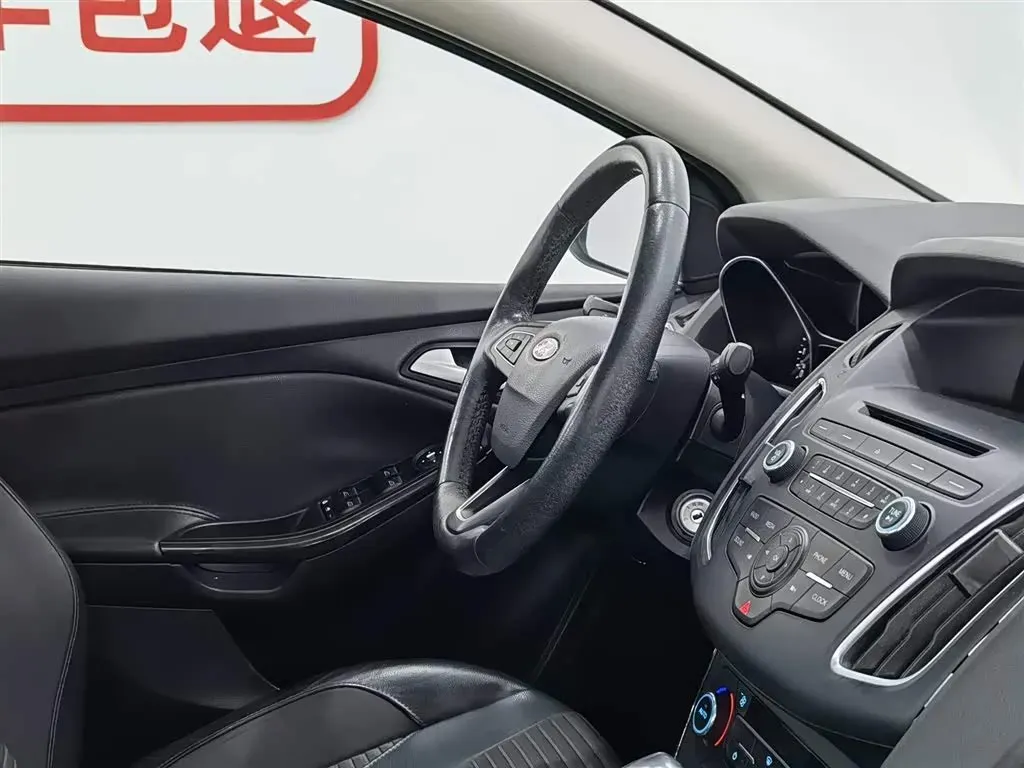 2015 Ford Focus 1.6L 125HP L4 6DCT,autocango,china used car exporter,china ev exporter,chinese used car exporter,chinese used ev exporter