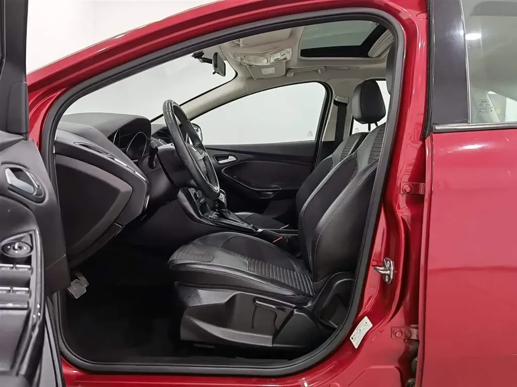 2015 Ford Focus 1.6L 125HP L4 6DCT,autocango,china used car exporter,china ev exporter,chinese used car exporter,chinese used ev exporter