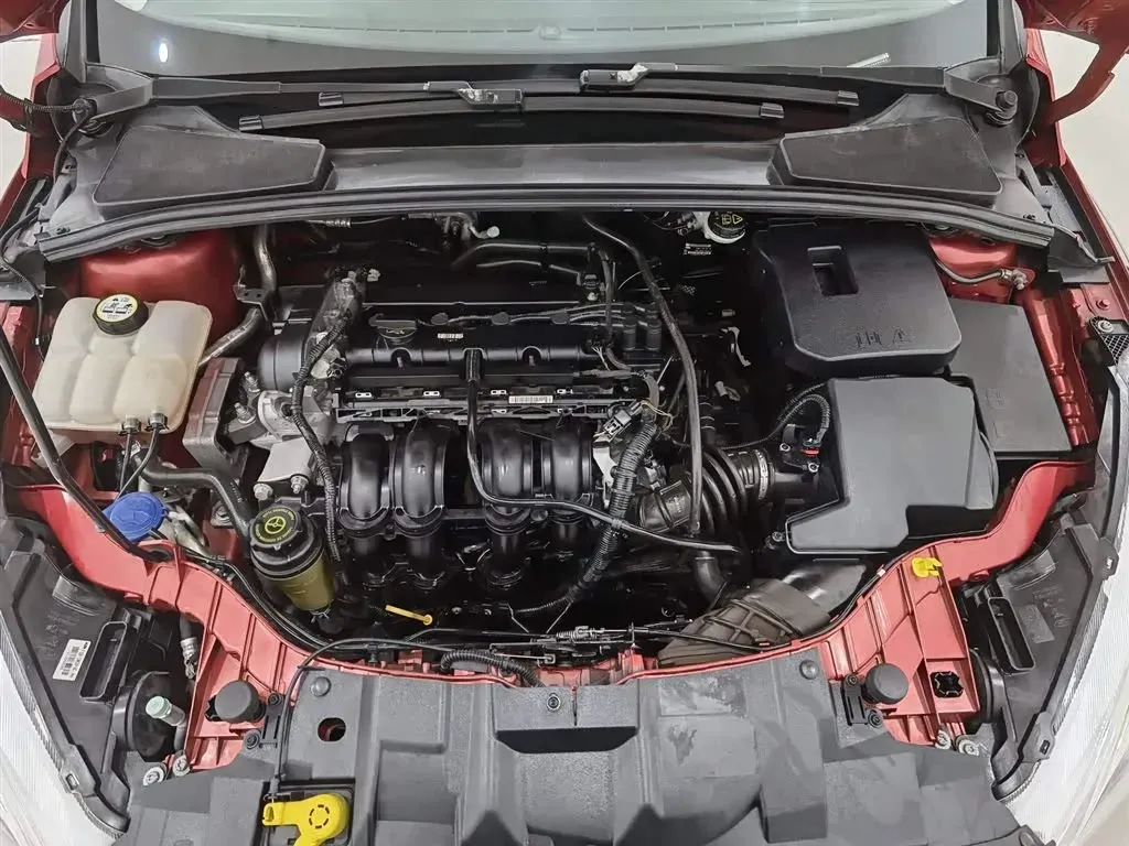 2015 Ford Focus 1.6L 125HP L4 6DCT,autocango,china used car exporter,china ev exporter,chinese used car exporter,chinese used ev exporter