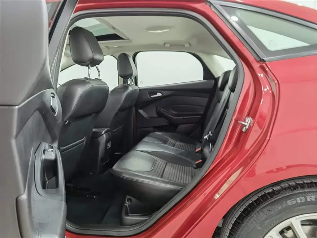 2015 Ford Focus 1.6L 125HP L4 6DCT,autocango,china used car exporter,china ev exporter,chinese used car exporter,chinese used ev exporter