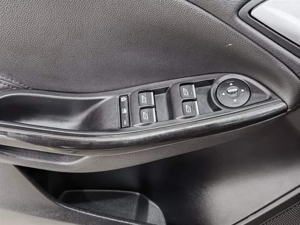 2015 Ford Focus 1.6L 125HP L4 6DCT,autocango,china used car exporter,china ev exporter,chinese used car exporter,chinese used ev exporter