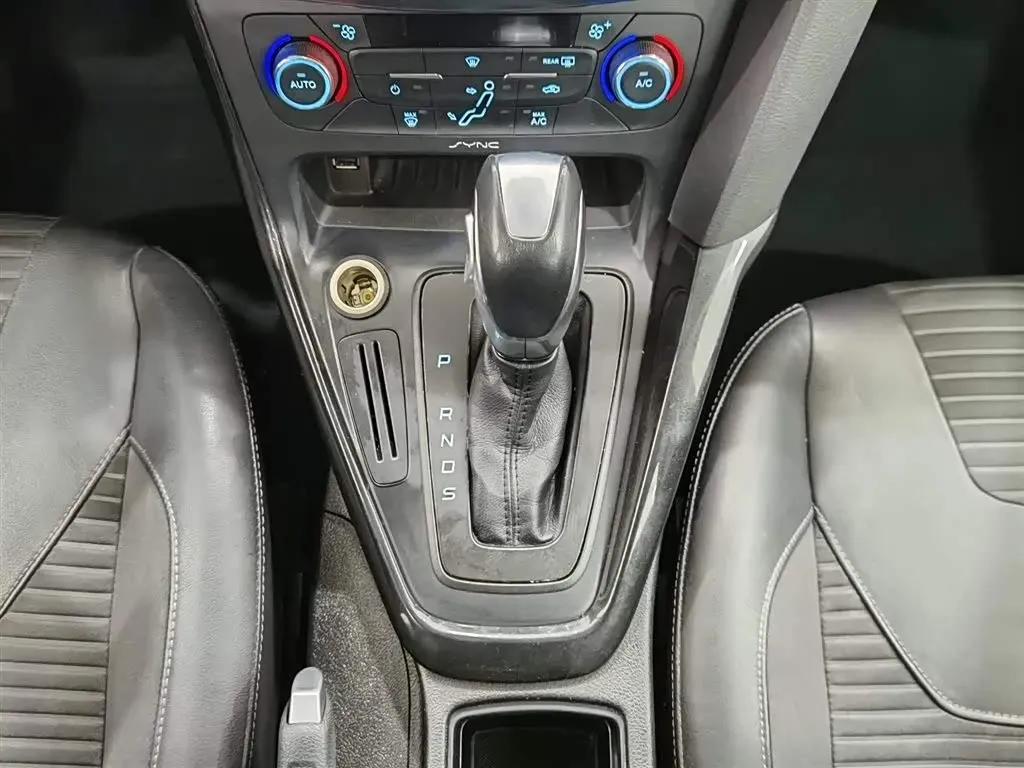 2015 Ford Focus 1.6L 125HP L4 6DCT,autocango,china used car exporter,china ev exporter,chinese used car exporter,chinese used ev exporter