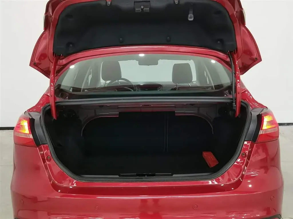 2015 Ford Focus 1.6L 125HP L4 6DCT,autocango,china used car exporter,china ev exporter,chinese used car exporter,chinese used ev exporter