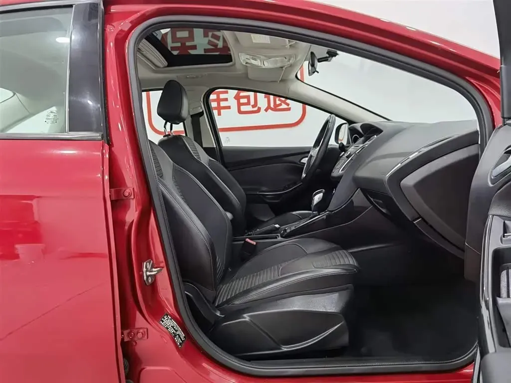 2015 Ford Focus 1.6L 125HP L4 6DCT,autocango,china used car exporter,china ev exporter,chinese used car exporter,chinese used ev exporter