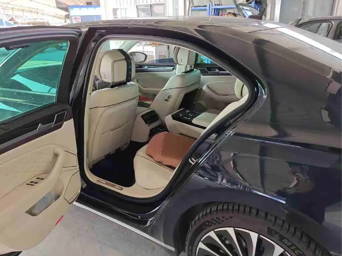 2019 Volkswagen Phideon 2.0T 224HP L4 7DCT,autocango,china used car exporter,china ev exporter,chinese used car exporter,chinese used ev exporter