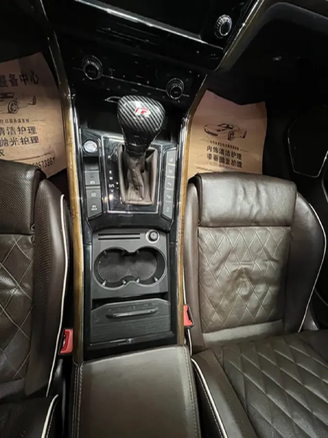 2016 Volkswagen Phideon 2.0T 224HP L4 7DCT,autocango,china used car exporter,china ev exporter,chinese used car exporter,chinese used ev exporter