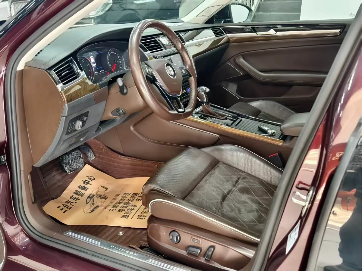 2016 Volkswagen Phideon 2.0T 224HP L4 7DCT,autocango,china used car exporter,china ev exporter,chinese used car exporter,chinese used ev exporter