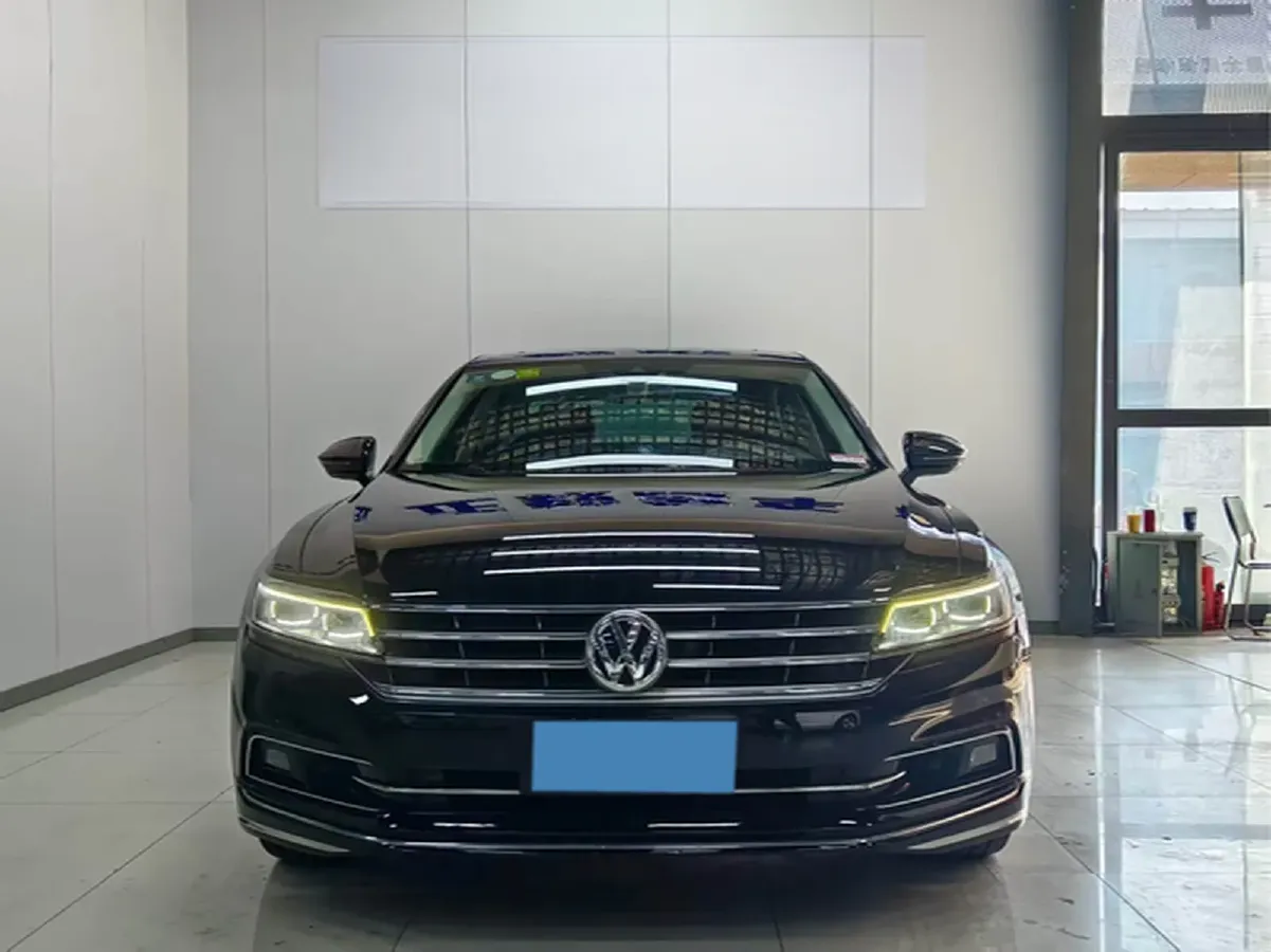 2016 Volkswagen Phideon 2.0T 224HP L4 7DCT,autocango,china used car exporter,china ev exporter,chinese used car exporter,chinese used ev exporter
