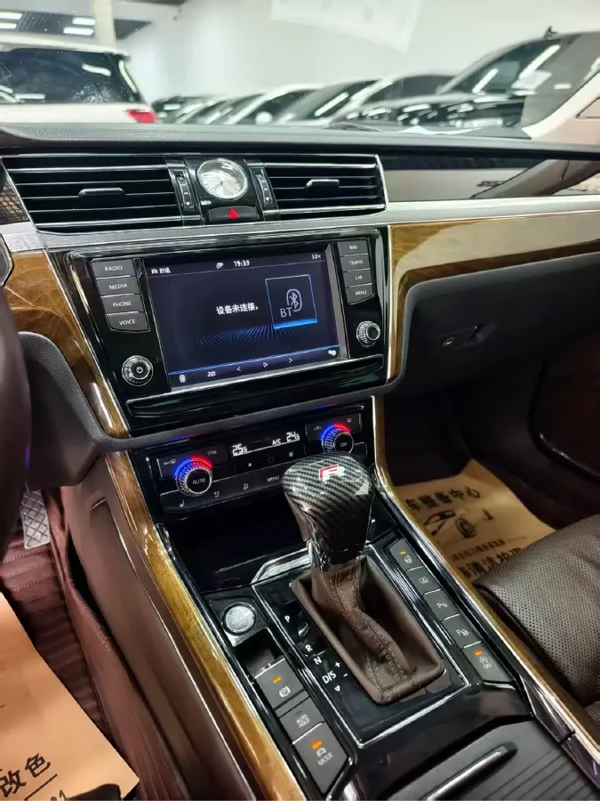 2016 Volkswagen Phideon 2.0T 224HP L4 7DCT,autocango,china used car exporter,china ev exporter,chinese used car exporter,chinese used ev exporter