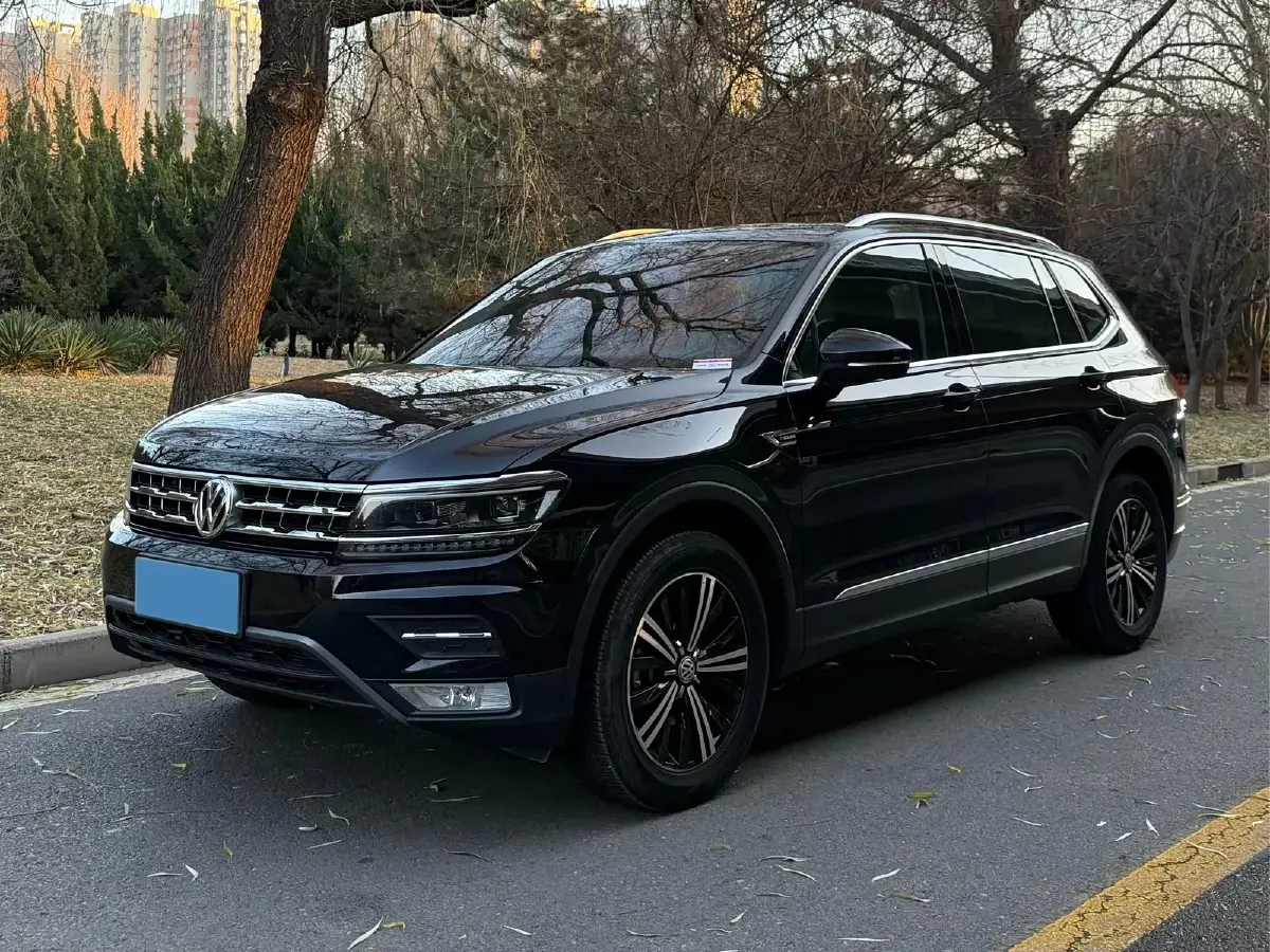 2017 Volkswagen Tiguan L 2.0T 220HP L4 7DCT