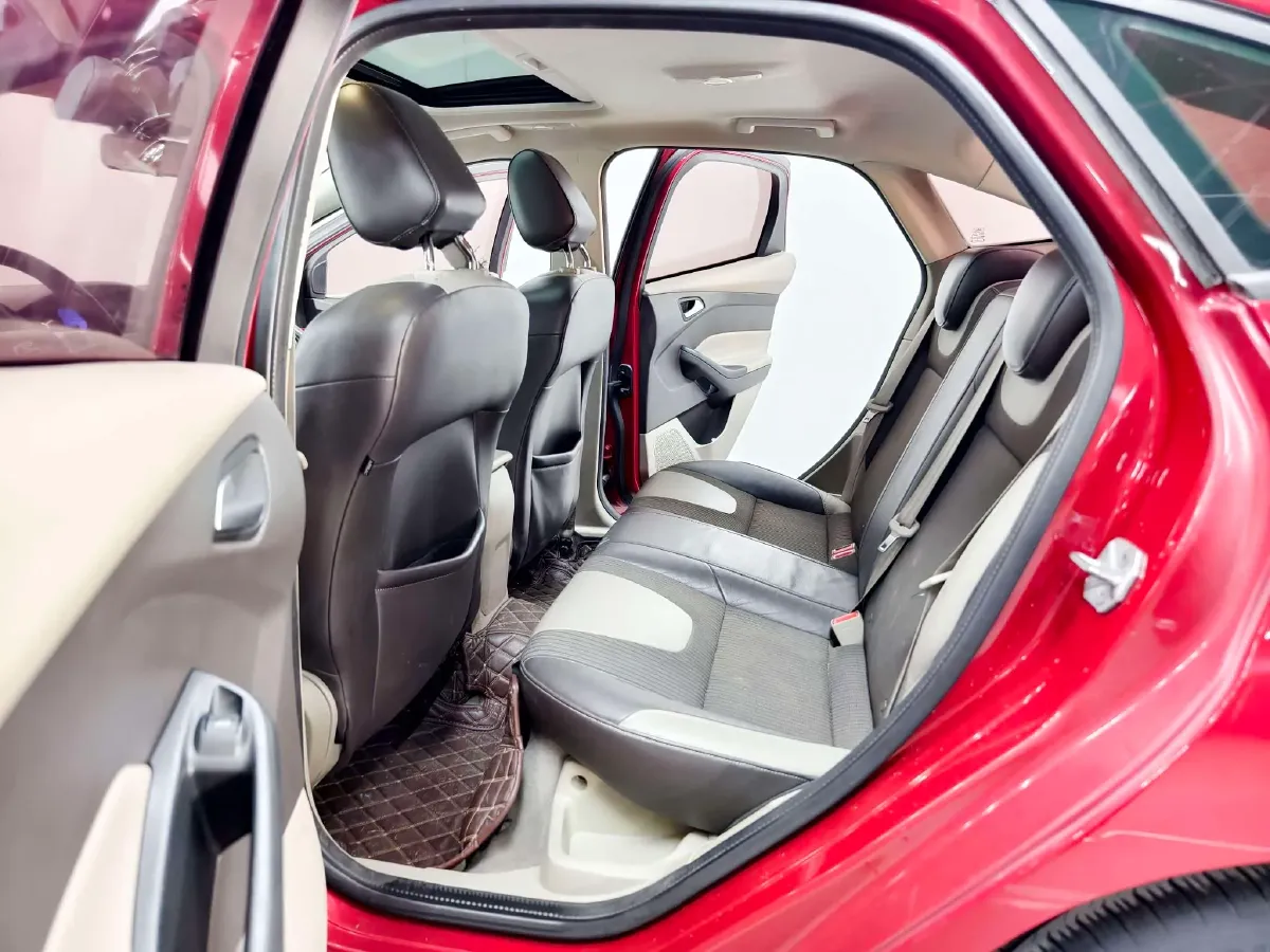 2012 Ford Focus 1.6L 125HP L4 6DCT,autocango,china used car exporter,china ev exporter,chinese used car exporter,chinese used ev exporter