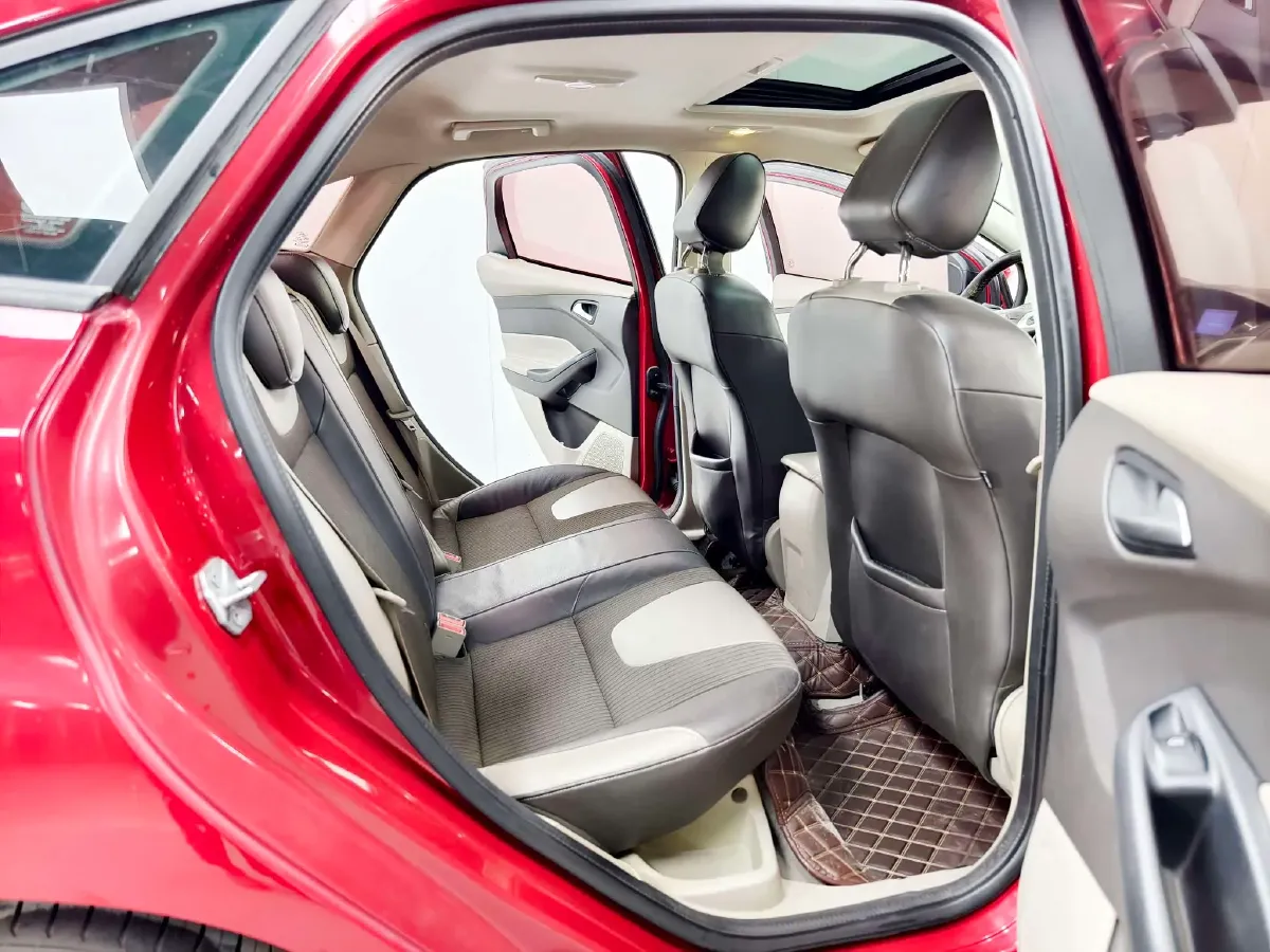 2012 Ford Focus 1.6L 125HP L4 6DCT,autocango,china used car exporter,china ev exporter,chinese used car exporter,chinese used ev exporter