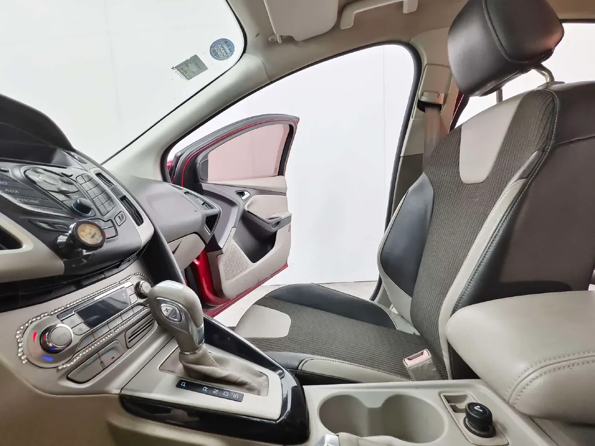 2012 Ford Focus 1.6L 125HP L4 6DCT,autocango,china used car exporter,china ev exporter,chinese used car exporter,chinese used ev exporter