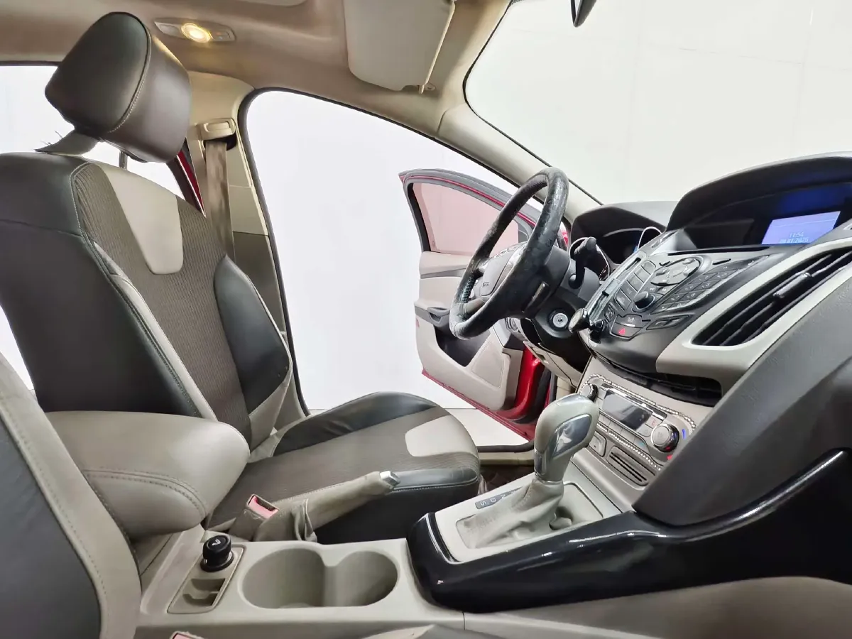 2012 Ford Focus 1.6L 125HP L4 6DCT,autocango,china used car exporter,china ev exporter,chinese used car exporter,chinese used ev exporter