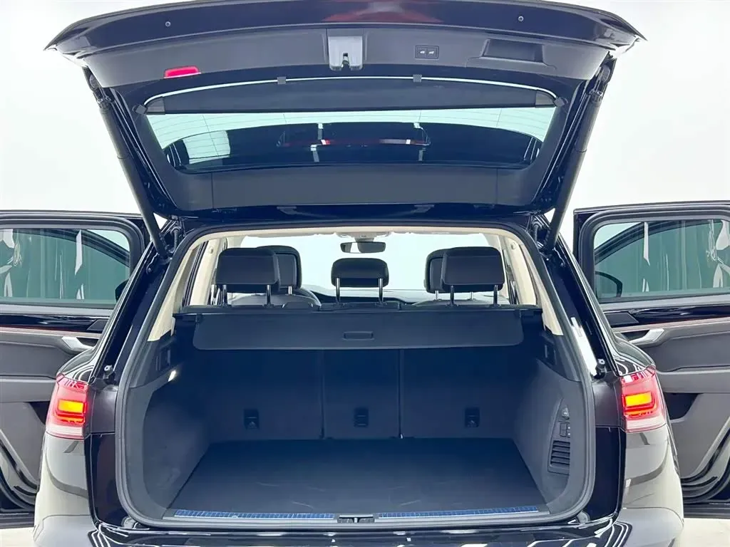 2019 Volkswagen Touareg 3.0T 340HP V6 8AT,autocango,china used car exporter,china ev exporter,chinese used car exporter,chinese used ev exporter