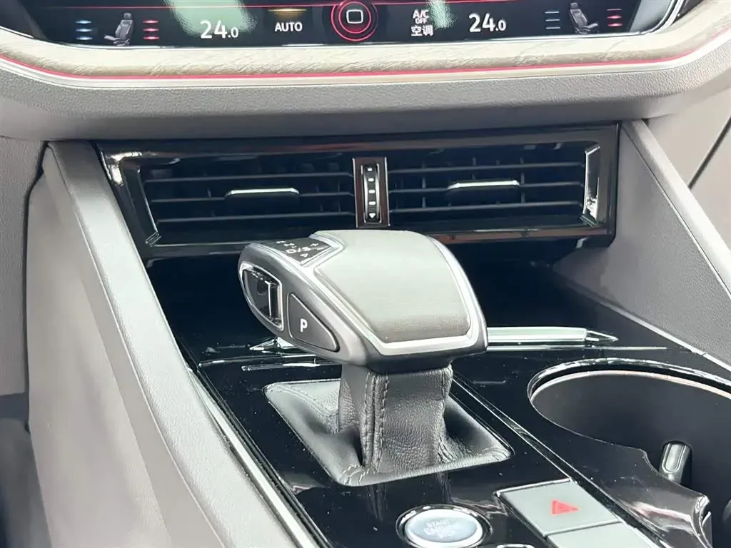 2019 Volkswagen Touareg 3.0T 340HP V6 8AT,autocango,china used car exporter,china ev exporter,chinese used car exporter,chinese used ev exporter