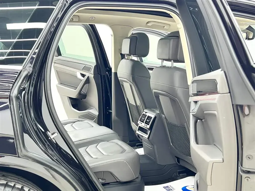2019 Volkswagen Touareg 3.0T 340HP V6 8AT,autocango,china used car exporter,china ev exporter,chinese used car exporter,chinese used ev exporter