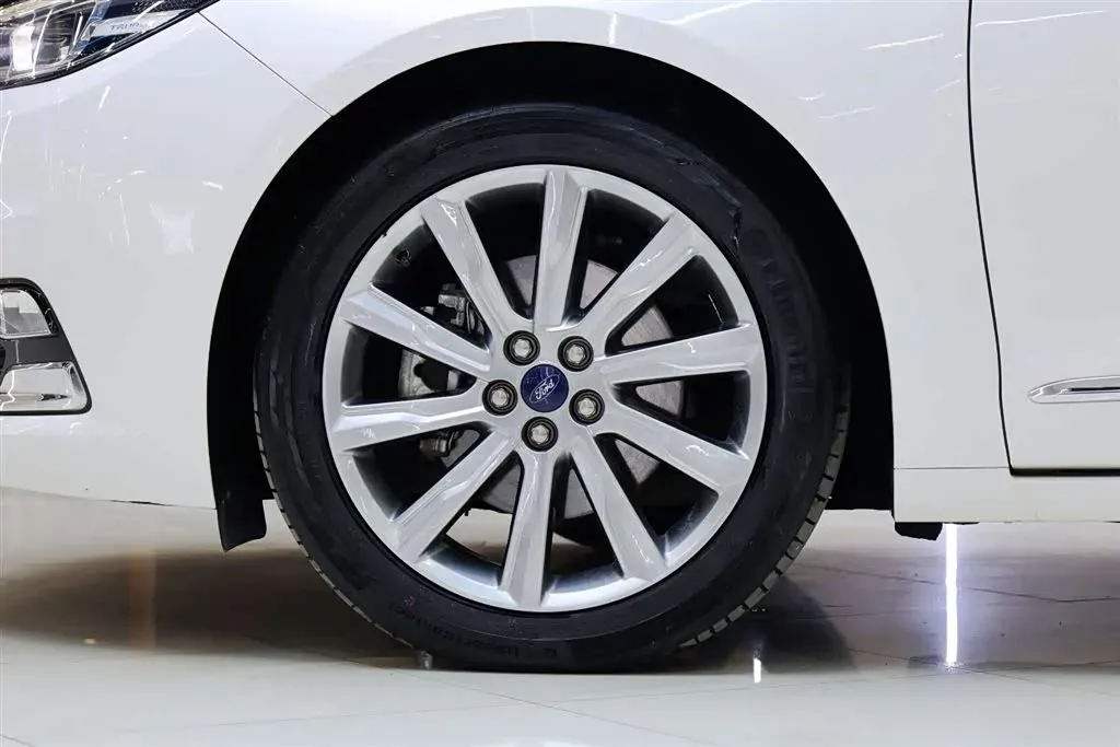 2019 Ford Taurus 2.0T 245HP L4 8AT,autocango,china used car exporter,china ev exporter,chinese used car exporter,chinese used ev exporter