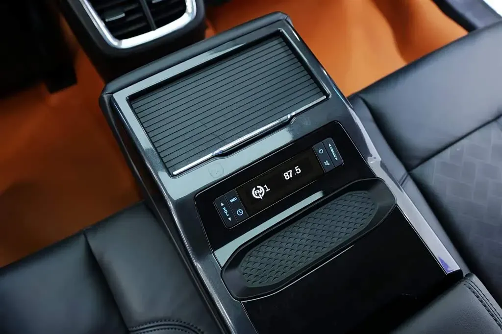 2019 Ford Taurus 2.0T 245HP L4 8AT,autocango,china used car exporter,china ev exporter,chinese used car exporter,chinese used ev exporter