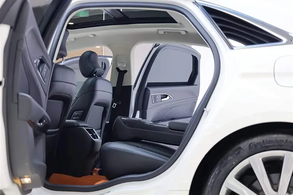 2019 Ford Taurus 2.0T 245HP L4 8AT,autocango,china used car exporter,china ev exporter,chinese used car exporter,chinese used ev exporter