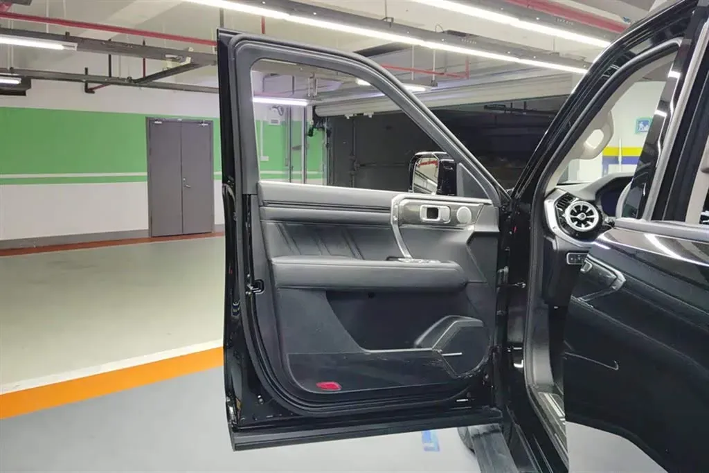 2024 Tank 400 2.0T 252HP L4 9AT PHEV 36.7/37.1KWH,autocango,china used car exporter,china ev exporter,chinese used car exporter,chinese used ev exporter