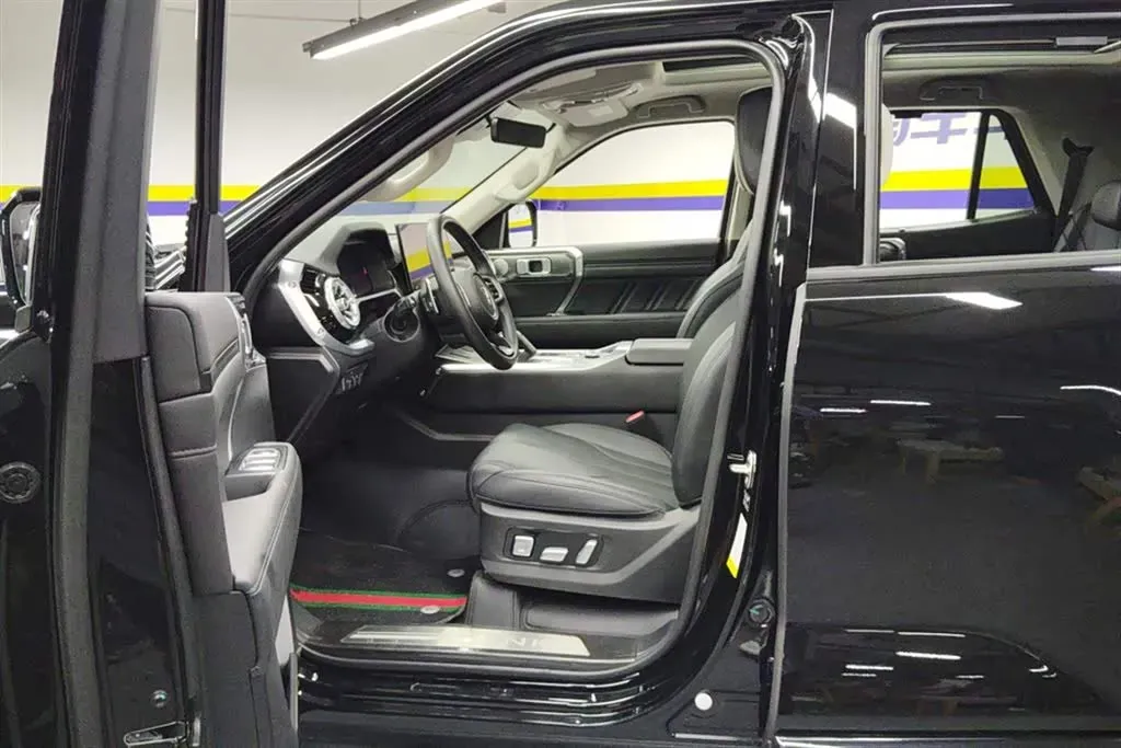 2024 Tank 400 2.0T 252HP L4 9AT PHEV 36.7/37.1KWH,autocango,china used car exporter,china ev exporter,chinese used car exporter,chinese used ev exporter