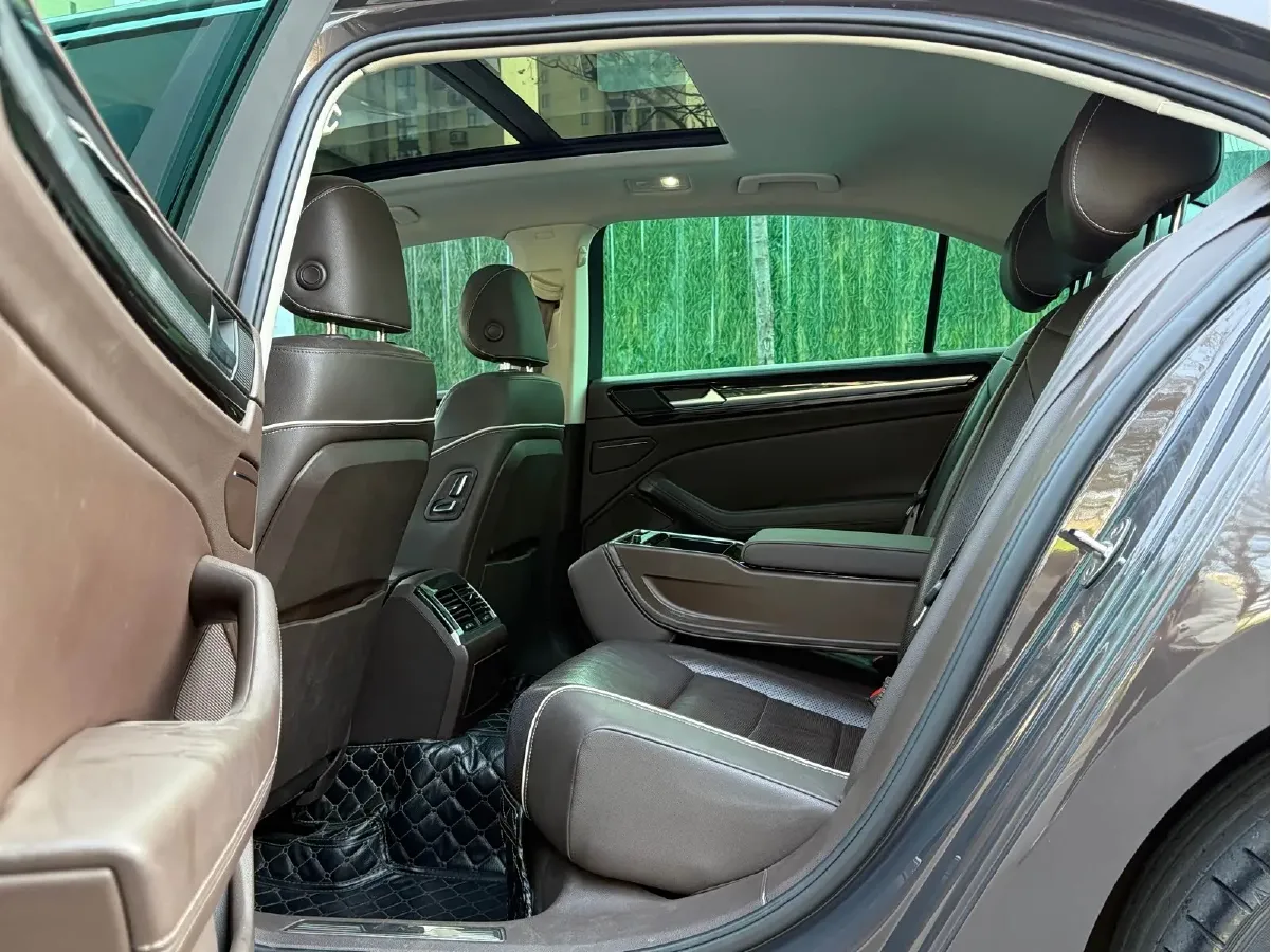 2016 Volkswagen Phideon 2.0T 224HP L4 7DCT,autocango,china used car exporter,china ev exporter,chinese used car exporter,chinese used ev exporter