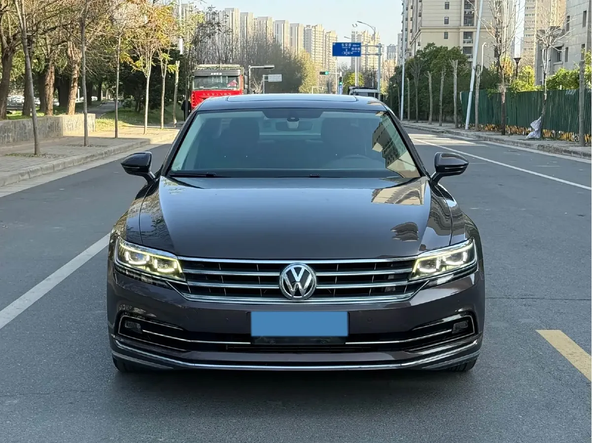 2016 Volkswagen Phideon 2.0T 224HP L4 7DCT,autocango,china used car exporter,china ev exporter,chinese used car exporter,chinese used ev exporter
