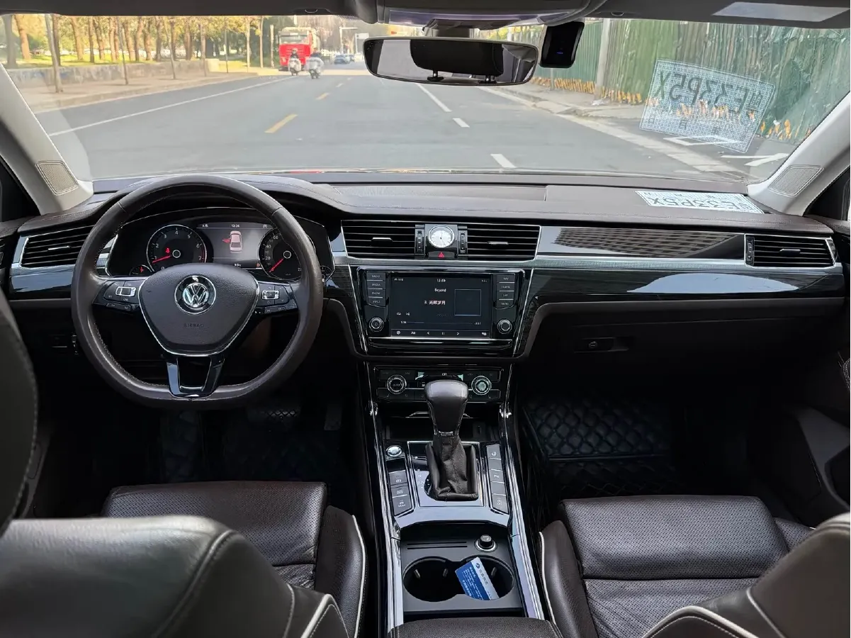 2016 Volkswagen Phideon 2.0T 224HP L4 7DCT,autocango,china used car exporter,china ev exporter,chinese used car exporter,chinese used ev exporter