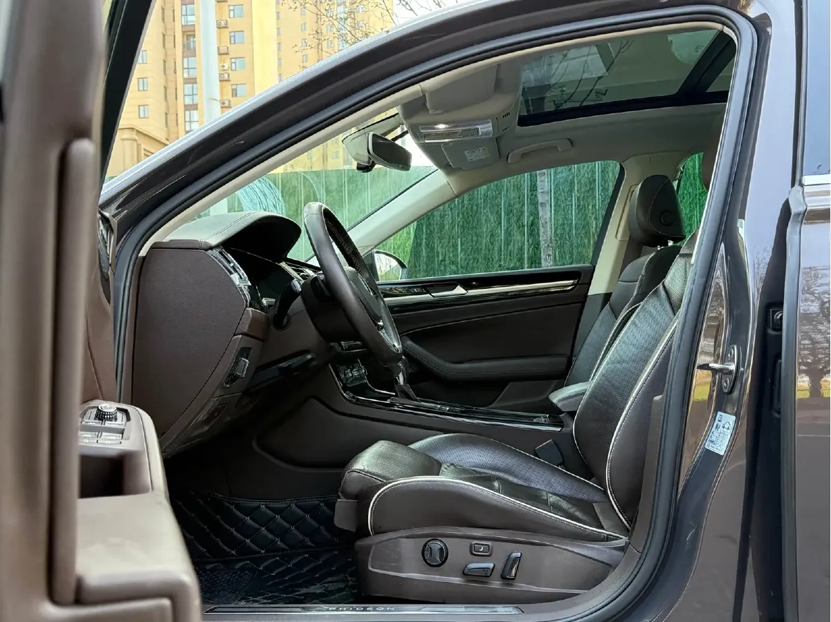 2016 Volkswagen Phideon 2.0T 224HP L4 7DCT,autocango,china used car exporter,china ev exporter,chinese used car exporter,chinese used ev exporter