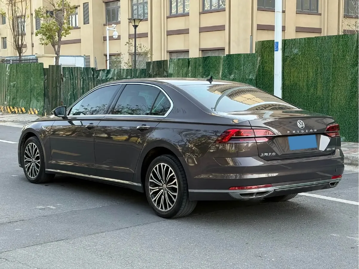 2016 Volkswagen Phideon 2.0T 224HP L4 7DCT,autocango,china used car exporter,china ev exporter,chinese used car exporter,chinese used ev exporter