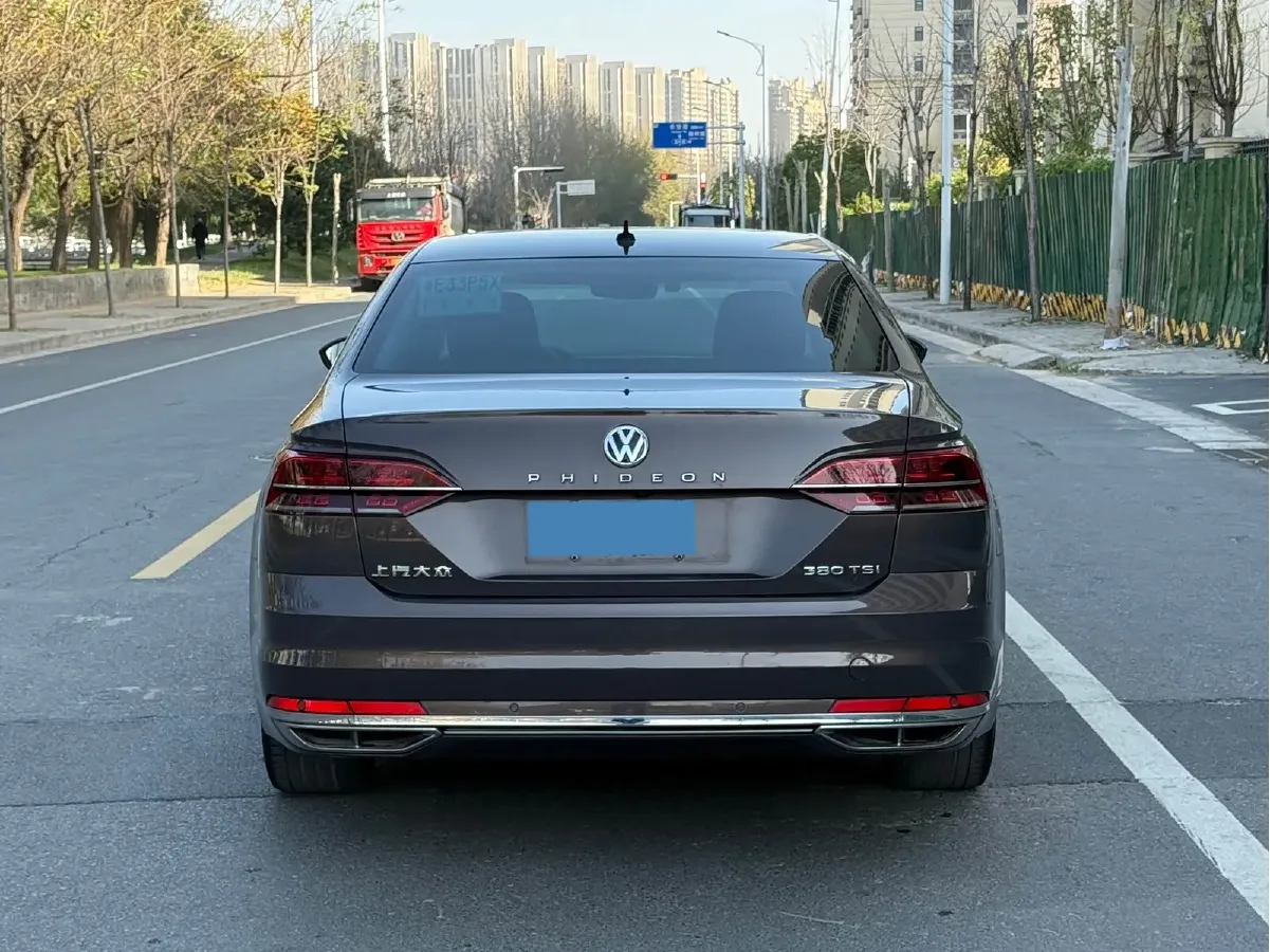 2016 Volkswagen Phideon 2.0T 224HP L4 7DCT,autocango,china used car exporter,china ev exporter,chinese used car exporter,chinese used ev exporter