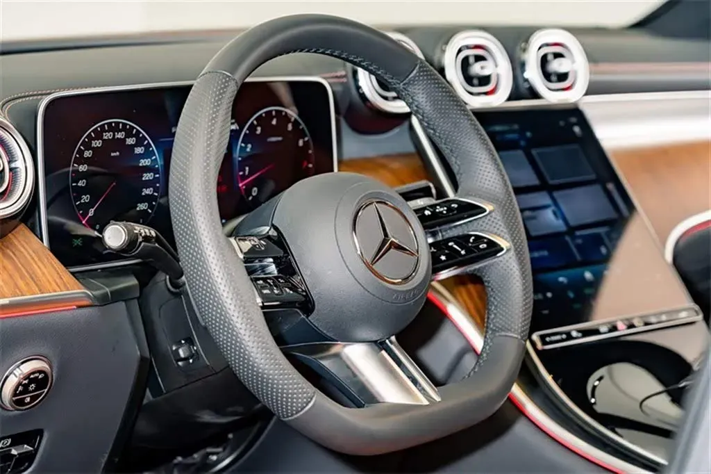 2025 Mercedes-Benz GLC Class 2.0T 258HP L4 9AT,autocango,china used car exporter,china ev exporter,chinese used car exporter,chinese used ev exporter