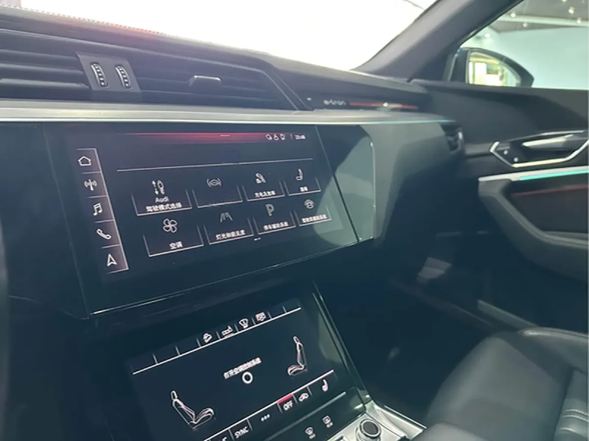 2019 Audi e-tron 2AT BEV 95KWH,autocango,china used car exporter,china ev exporter,chinese used car exporter,chinese used ev exporter